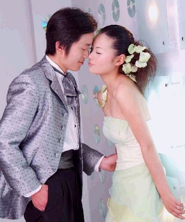 冷漠の小排和老婆的婚纱照(让他不能泡MM了嘿嘿)